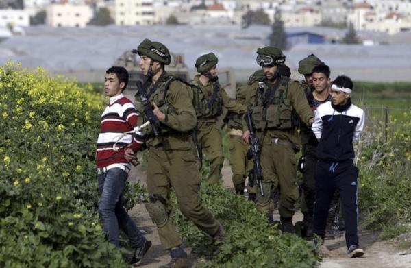 هآرتس: «إسرائيل» تعتقل نحو 2000 طفل فلسطيني من الضفة والقدس كل عام